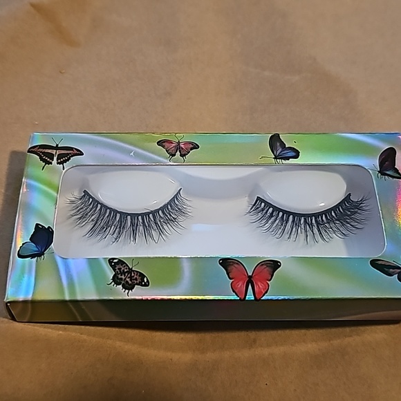 Makeup - Picture 3 of 4